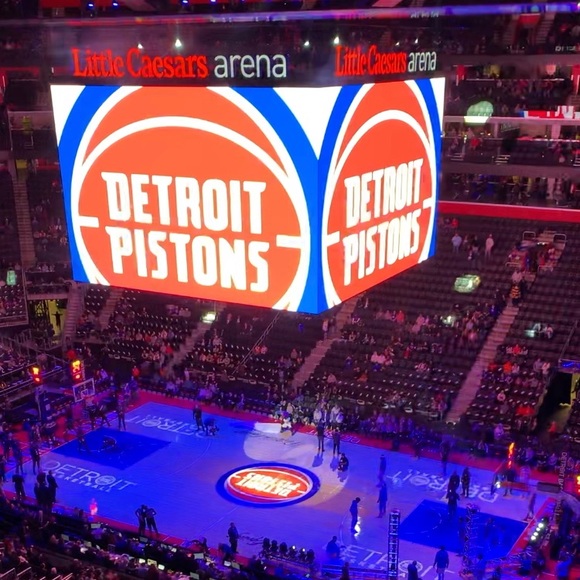 Meet your Posher! - Picture 3 of 6